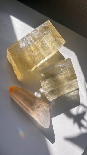 イエローカルサイト　水晶　天然石