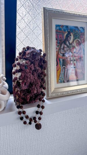 630g御神体のようなブラウンレッドのカルサイト岩石Sacred Brown-Red Calcite Stone