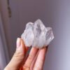 綺麗に自立・透明感・グリーントルマリン共生 淡いトマスゴンサガ産水晶水晶 Peaceful