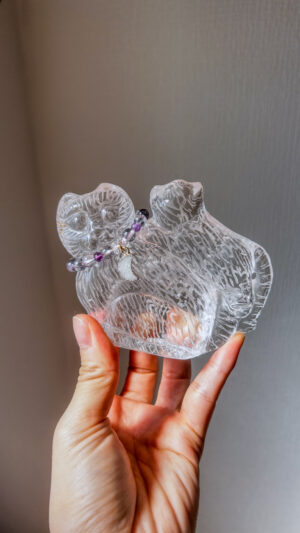 新入荷！１１cm マジカルコンパニオン 大きなクリスタルキャット 手彫り ねこちゃん親子 水晶 クリアークォーツ 首輪付き Two of us 寄り添うねこちゃんズ
