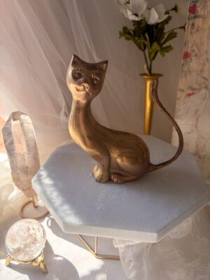 一点もの USA Vintage✧ 妖艶なロングテール・ブラス キャット おめめぱちくり猫ちゃん｜Made in Korea（左奥の子）
