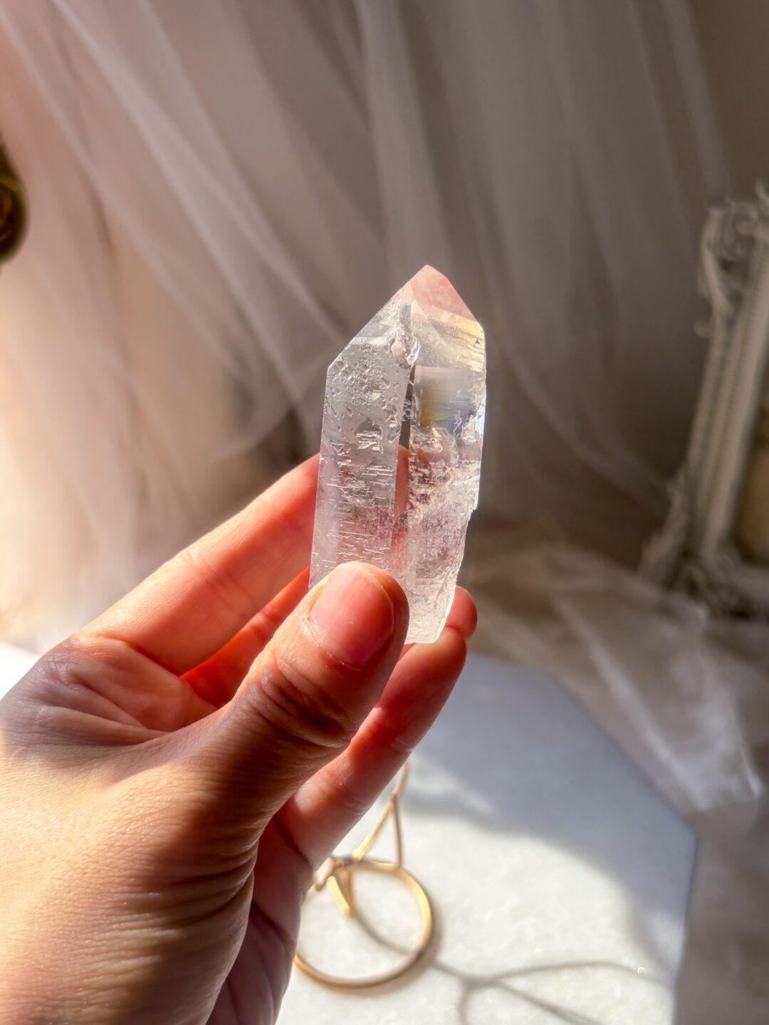 珍しい柱面△Crystal Archive ― 光の記憶 文字が浮かび上がるような