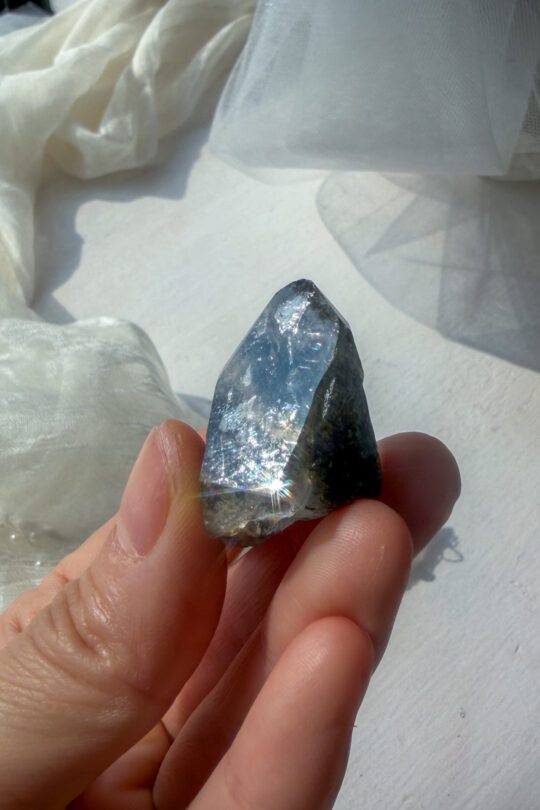 ブラック マニハール ヒマラヤ水晶 トルマリンルチル 天然石　AIONIA