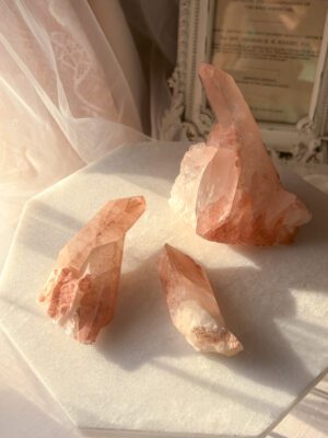 Cutie Pinkマダガスカル産 ピンクタンジェリンクォーツ｜ピンクに染まった天然水晶 原石Pink Tangerine Quartz —
